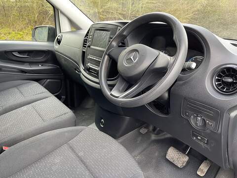 Mercedes-Benz eVito 114 e 41kWh Progressive Auto FWD L2 6dr (LWB) - U584