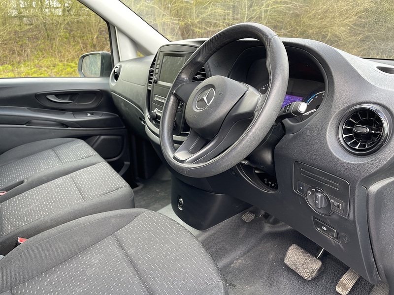Mercedes-Benz eVito 114 e 41kWh Progressive Auto FWD L2 6dr (LWB) - U584
