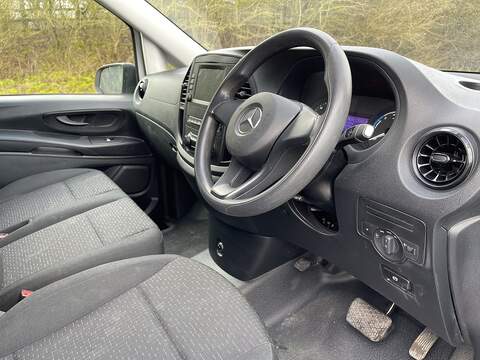 Mercedes-Benz eVito 114 e 41kWh Progressive Auto FWD L2 6dr (LWB) - U584