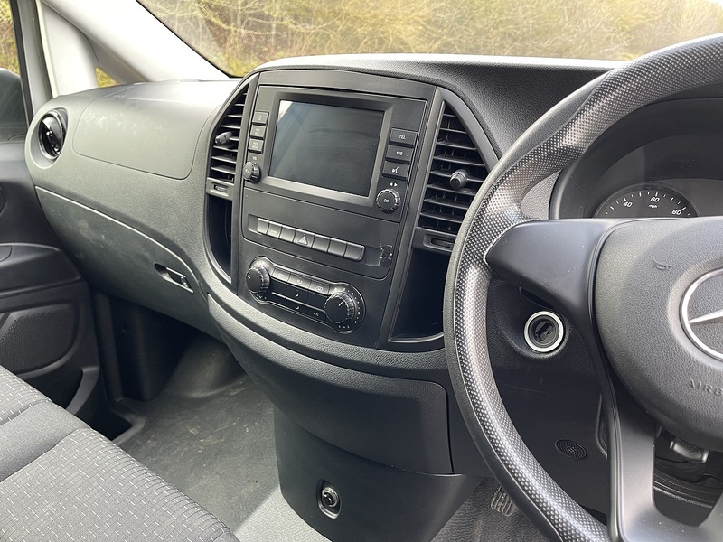 Mercedes-Benz eVito 114 e 41kWh Progressive Auto FWD L2 6dr (LWB) - U584