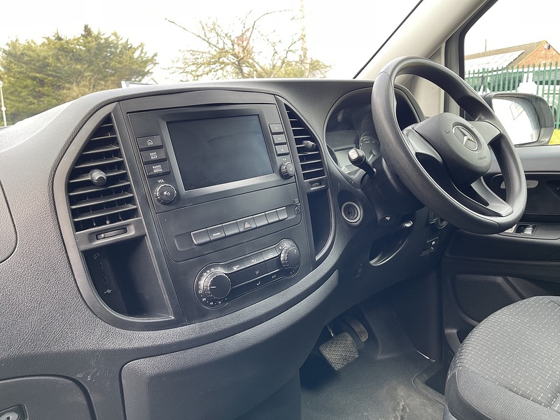 Mercedes-Benz eVito 114 e 41kWh Progressive Auto FWD L2 6dr (LWB) - U584