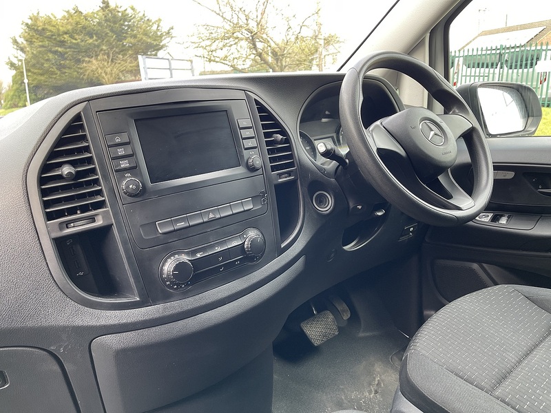Mercedes-Benz eVito 114 e 41kWh Progressive Auto FWD L2 6dr (LWB) - U584