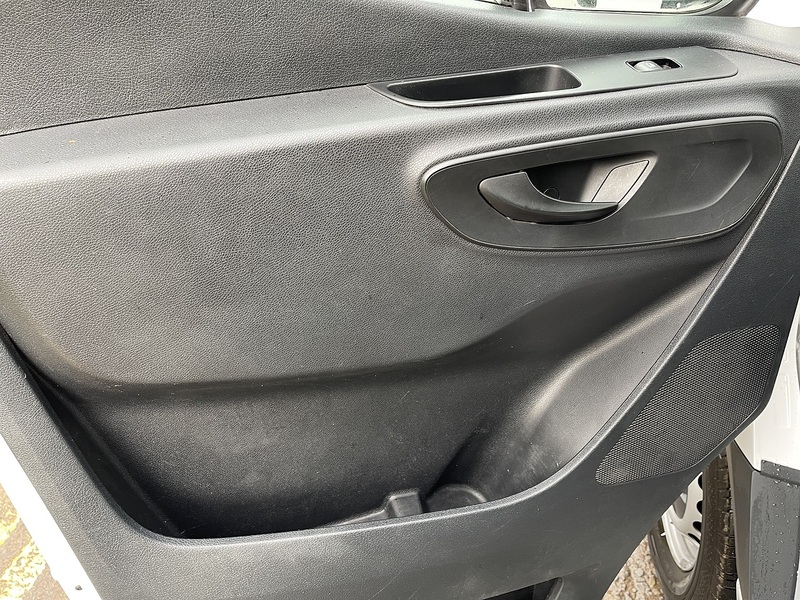 Mercedes-Benz eSprinter 55kWh Progressive Auto FWD L2 H2 5dr 20kW Charger - U586