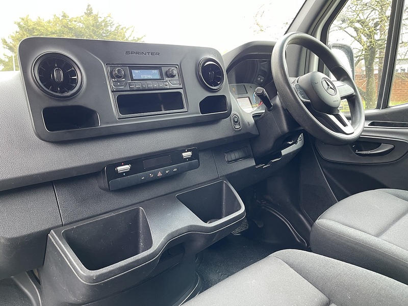 Mercedes-Benz eSprinter 55kWh Progressive Auto FWD L2 H2 5dr 20kW Charger - U586