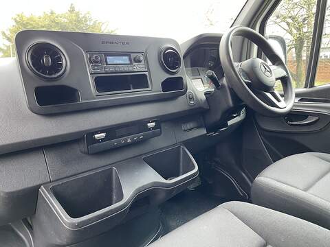 Mercedes-Benz eSprinter 55kWh Progressive Auto FWD L2 H2 5dr 20kW Charger - U586