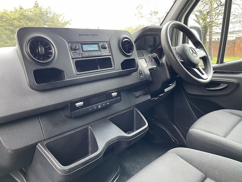 Mercedes-Benz eSprinter 55kWh Progressive Auto FWD L2 H2 5dr 20kW Charger - U586