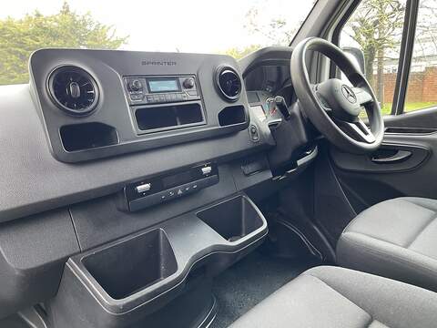 Mercedes-Benz eSprinter 55kWh Progressive Auto FWD L2 H2 5dr 20kW Charger - U586