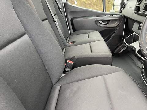 Mercedes-Benz eSprinter 55kWh Progressive Auto FWD L2 H2 5dr 20kW Charger - U586