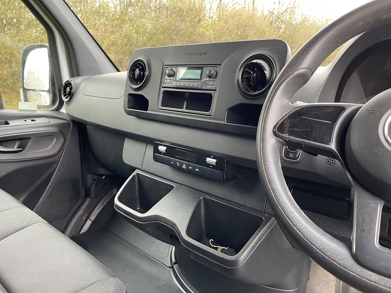 Mercedes-Benz eSprinter 55kWh Progressive Auto FWD L2 H2 5dr 20kW Charger - U586