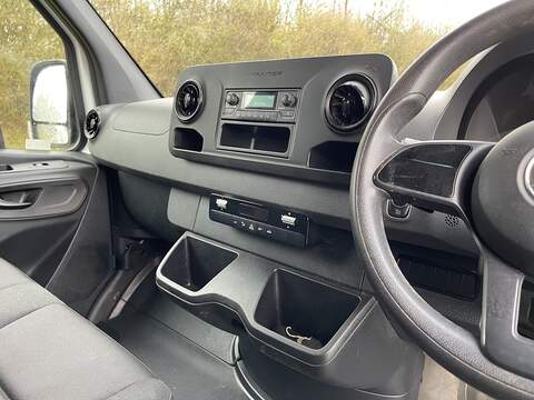 Mercedes-Benz eSprinter 55kWh Progressive Auto FWD L2 H2 5dr 20kW Charger - U586