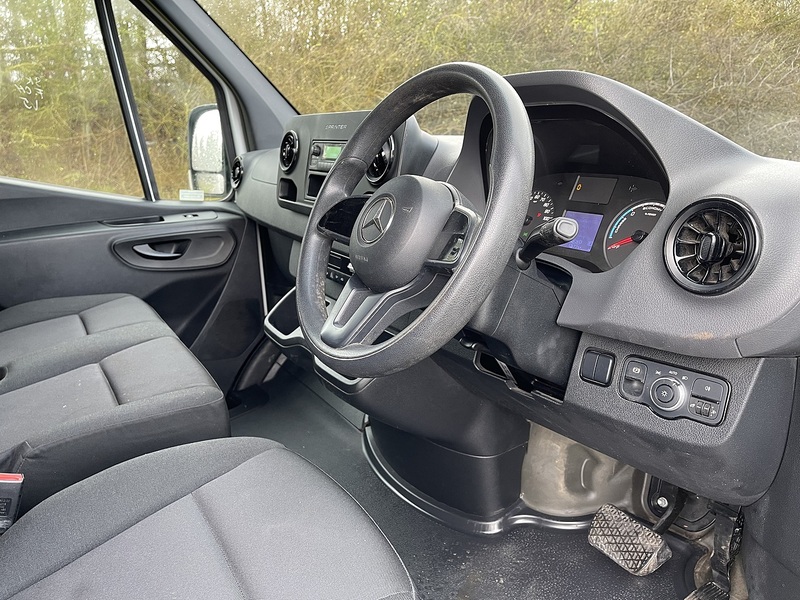 Mercedes-Benz eSprinter 55kWh Progressive Auto FWD L2 H2 5dr 20kW Charger - U586