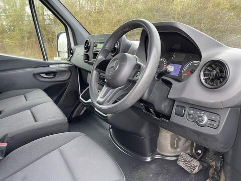 Mercedes-Benz eSprinter 55kWh Progressive Auto FWD L2 H2 5dr 20kW Charger - U586