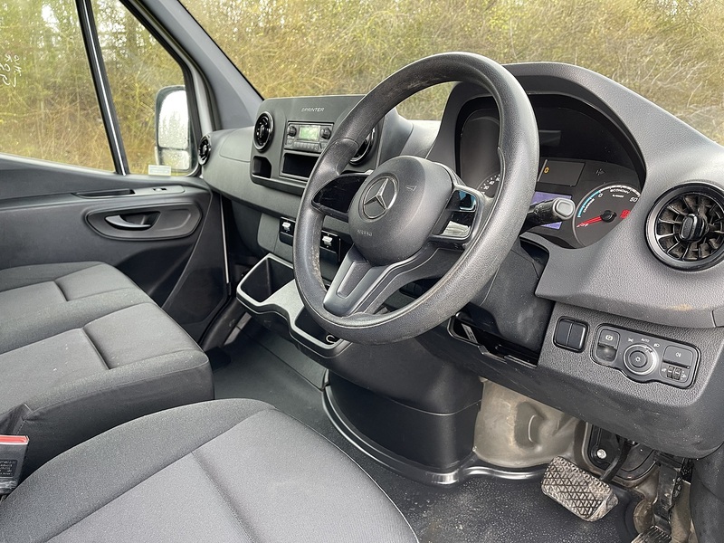 Mercedes-Benz eSprinter 55kWh Progressive Auto FWD L2 H2 5dr 20kW Charger - U586