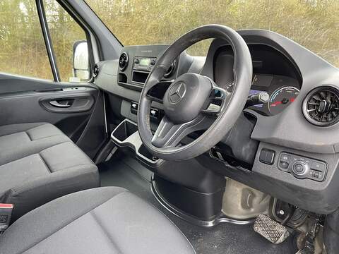 Mercedes-Benz eSprinter 55kWh Progressive Auto FWD L2 H2 5dr 20kW Charger - U586