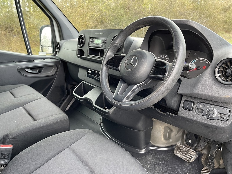 Mercedes-Benz eSprinter 55kWh Progressive Auto FWD L2 H2 5dr 20kW Charger - U586