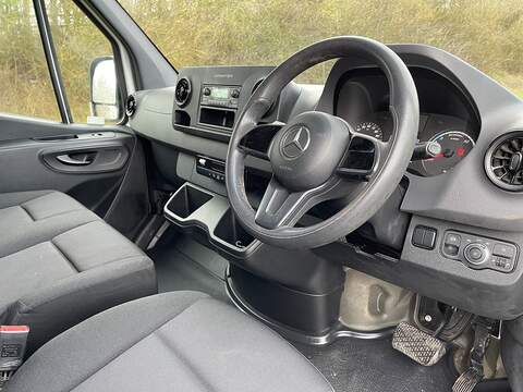 Mercedes-Benz eSprinter 55kWh Progressive Auto FWD L2 H2 5dr 20kW Charger - U586