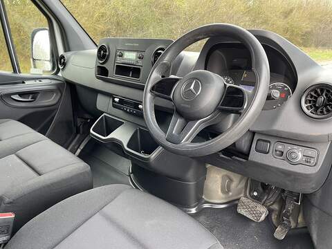 Mercedes-Benz eSprinter 55kWh Progressive Auto FWD L2 H2 5dr 20kW Charger - U586