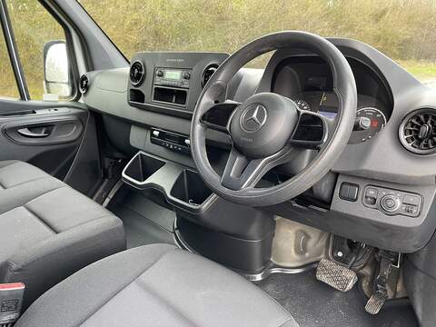 Mercedes-Benz eSprinter 55kWh Progressive Auto FWD L2 H2 5dr 20kW Charger - U586