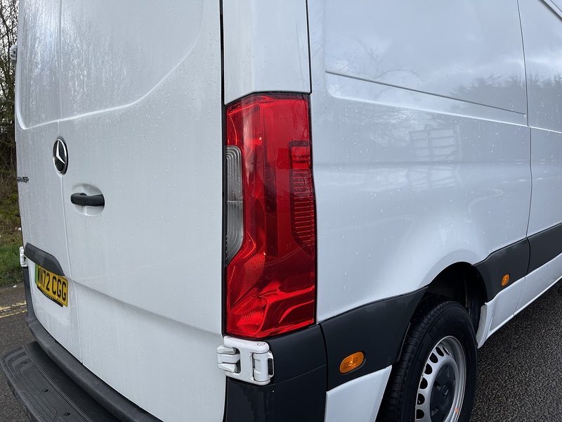 Mercedes-Benz eSprinter 55kWh Progressive Auto FWD L2 H2 5dr 20kW Charger - U586