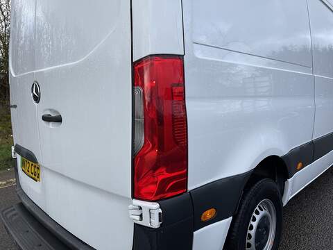 Mercedes-Benz eSprinter 55kWh Progressive Auto FWD L2 H2 5dr 20kW Charger - U586