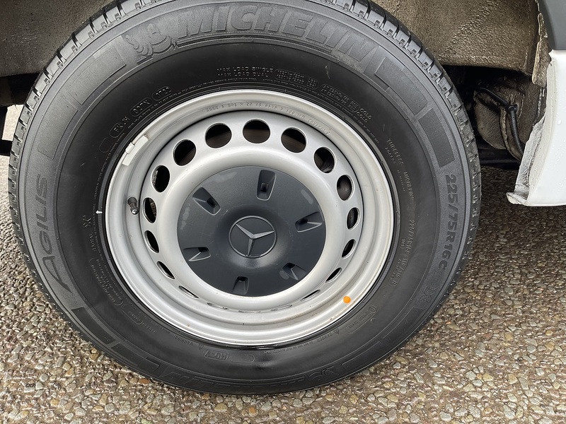 Mercedes-Benz eSprinter 55kWh Progressive Auto FWD L2 H2 5dr 20kW Charger - U586