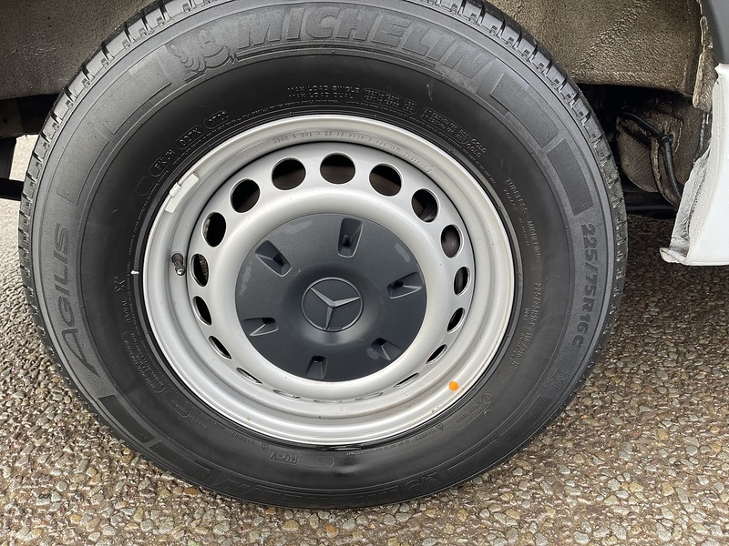 Mercedes-Benz eSprinter 55kWh Progressive Auto FWD L2 H2 5dr 20kW Charger - U586