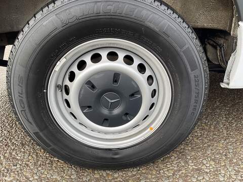 Mercedes-Benz eSprinter 55kWh Progressive Auto FWD L2 H2 5dr 20kW Charger - U586