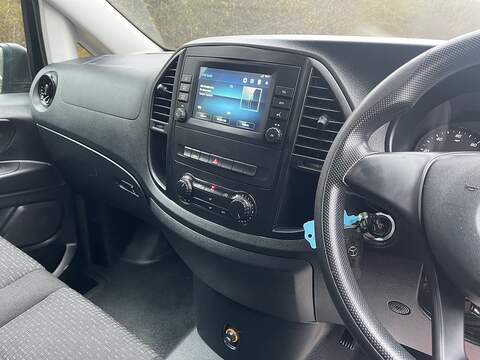 Mercedes-Benz eVito 114 e 41kWh Progressive Auto FWD L2 6dr (LWB) - U596