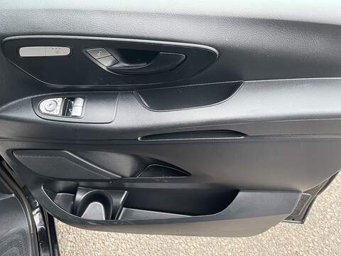 Mercedes-Benz eVito 114 e 41kWh Progressive Auto FWD L2 6dr (LWB) - U596