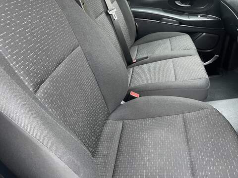 Mercedes-Benz eVito 114 e 41kWh Progressive Auto FWD L2 6dr (LWB) - U596