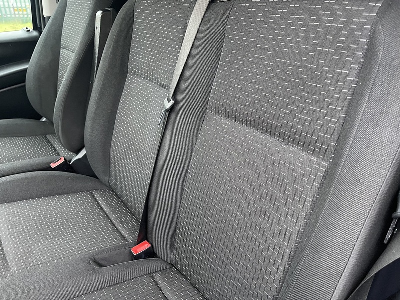 Mercedes-Benz eVito 114 e 41kWh Progressive Auto FWD L2 6dr (LWB) - U596