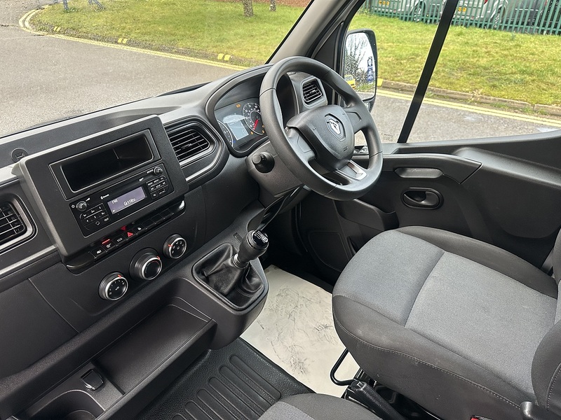 Renault Master 2.3 dCi ENERGY 35 Business LoLoader Luton 2dr Diesel Manual FWD LWB Euro 6 (s/s) (145 bhp) - U608