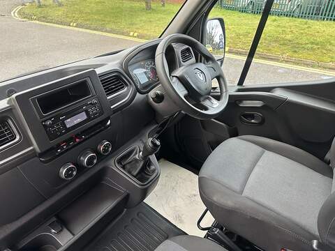 Renault Master 2.3 dCi ENERGY 35 Business LoLoader Luton 2dr Diesel Manual FWD LWB Euro 6 (s/s) (145 bhp) - U608