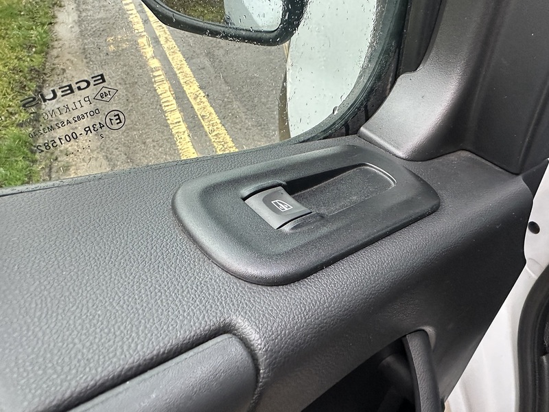 Renault Master 2.3 dCi ENERGY 35 Business LoLoader Luton 2dr Diesel Manual FWD LWB Euro 6 (s/s) (145 bhp) - U608