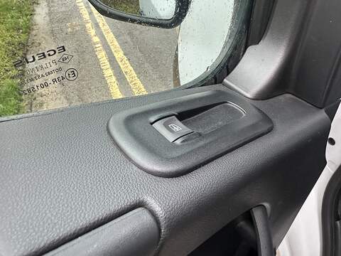 Renault Master 2.3 dCi ENERGY 35 Business LoLoader Luton 2dr Diesel Manual FWD LWB Euro 6 (s/s) (145 bhp) - U608