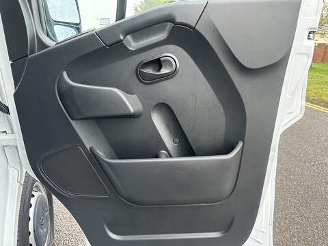 Renault Master 2.3 dCi ENERGY 35 Business LoLoader Luton 2dr Diesel Manual FWD LWB Euro 6 (s/s) (145 bhp) - U608