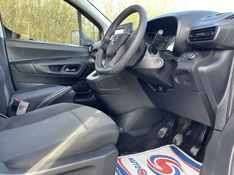 Vauxhall Combo 1.5 Turbo D 2300 Edition L2 H1 Euro 6 4dr - U618