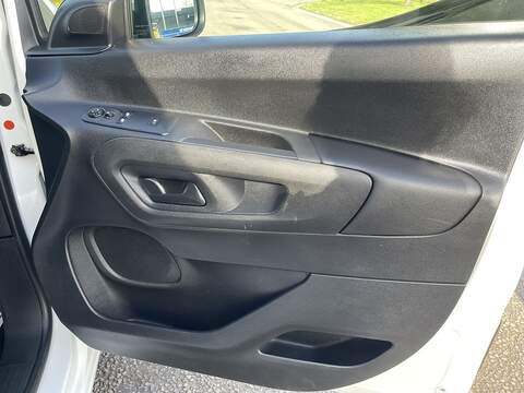 Vauxhall Combo 1.5 Turbo D 2300 Edition L2 H1 Euro 6 4dr - U618