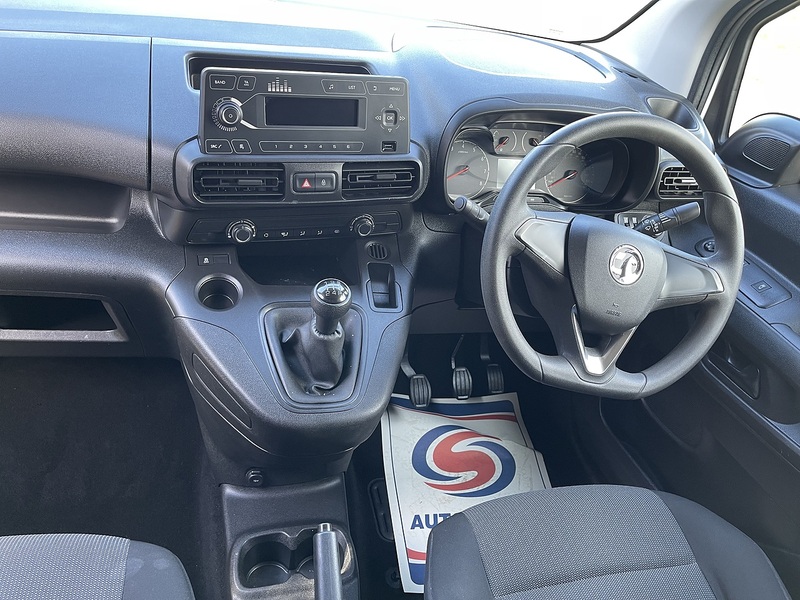 Vauxhall Combo 1.5 Turbo D 2300 Edition L2 H1 Euro 6 4dr - U618