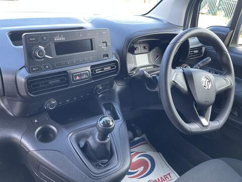 Vauxhall Combo 1.5 Turbo D 2300 Edition L2 H1 Euro 6 4dr - U618