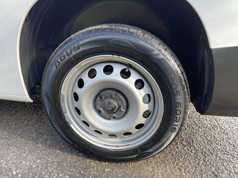 Vauxhall Combo 1.5 Turbo D 2300 Edition L2 H1 Euro 6 4dr - U618