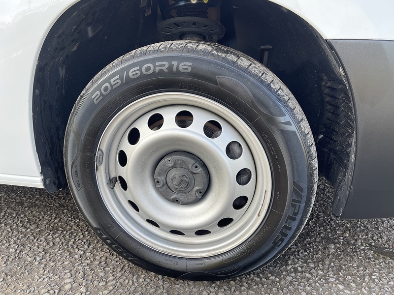 Vauxhall Combo 1.5 Turbo D 2300 Edition L2 H1 Euro 6 4dr - U618