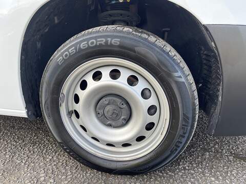 Vauxhall Combo 1.5 Turbo D 2300 Edition L2 H1 Euro 6 4dr - U618