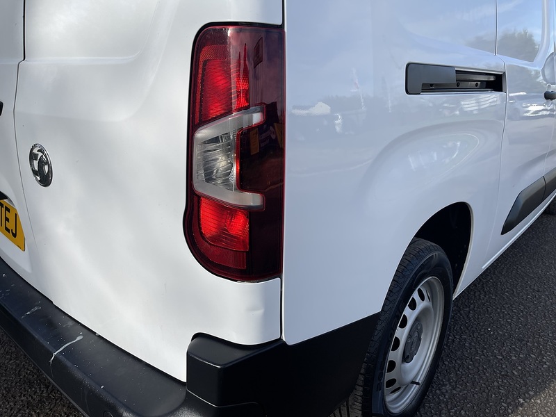 Vauxhall Combo 1.5 Turbo D 2300 Edition L2 H1 Euro 6 4dr - U618