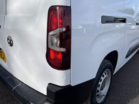 Vauxhall Combo 1.5 Turbo D 2300 Edition L2 H1 Euro 6 4dr - U618