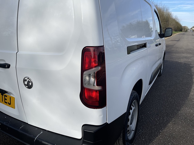 Vauxhall Combo 1.5 Turbo D 2300 Edition L2 H1 Euro 6 4dr - U618