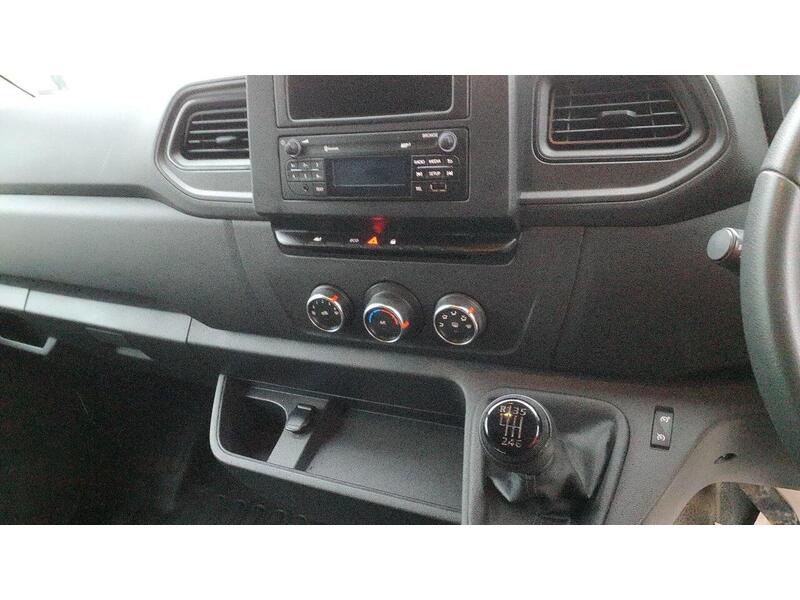 Renault Master 2.3 dCi ENERGY 35 Business LoLoader Luton 2dr Diesel Manual FWD LWB Euro 6 (s/s) (145 bhp) - U626