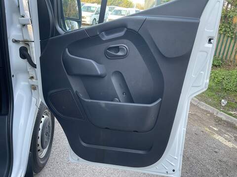 Renault Master 2.3 dCi ENERGY 35 Business LoLoader Luton 2dr Diesel Manual FWD LWB Euro 6 (s/s) (145 bhp) - U626