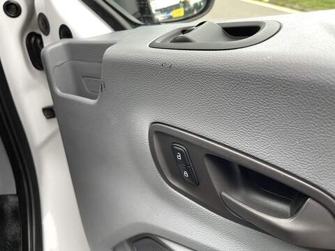 Ford Transit 2.0 350 EcoBlue FWD L2 H3 Euro 6 5dr - U636