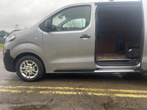 Vauxhall Vivaro Electric 3100 50kWh Dynamic Auto L1 H1 5dr - U650